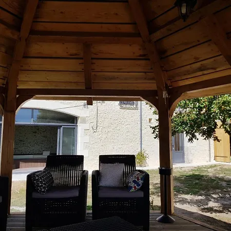 Le Clos De La Briollerie Bed and Breakfast